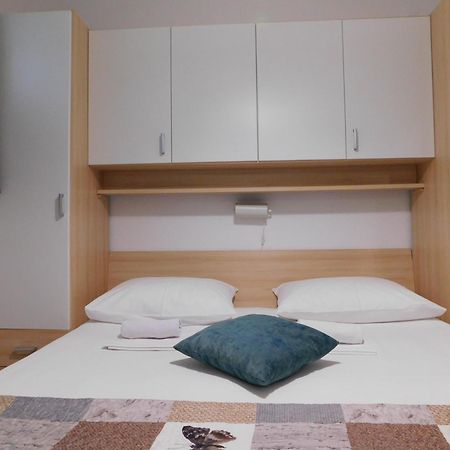Apartmani Salus Pag Town Zewnętrze zdjęcie